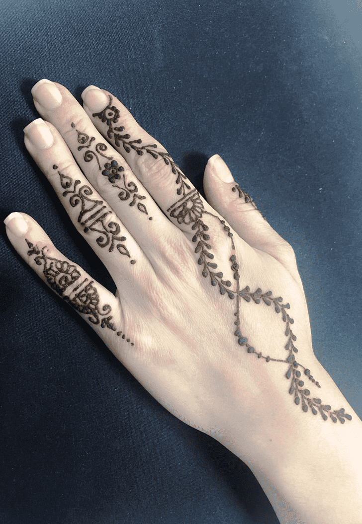 Marvelous Side Henna Design