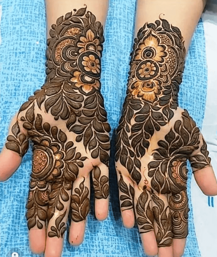 Shapely Side Henna Design