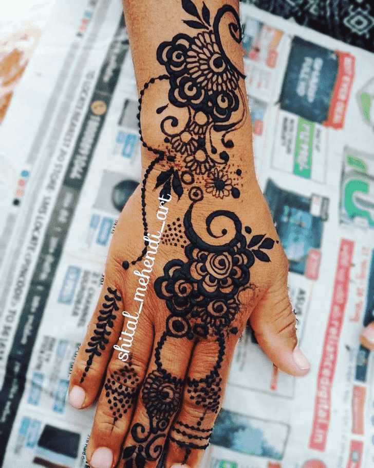 Gorgeous Simple Henna design