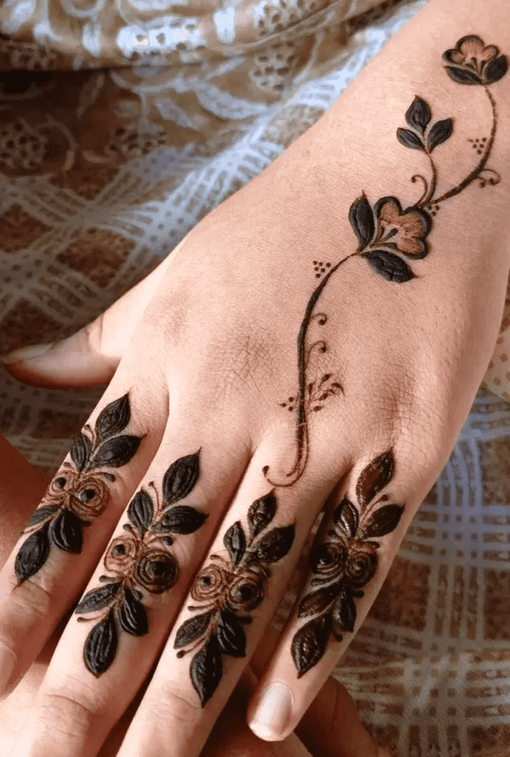 Splendid Simple Palm Henna Design