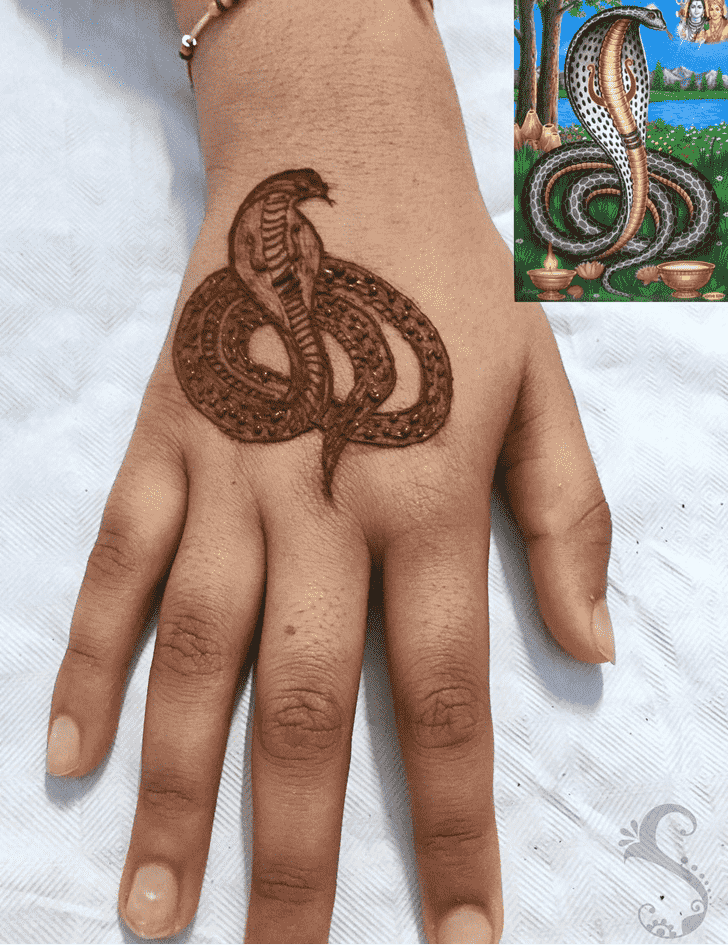 Marvelous Snake Henna Design