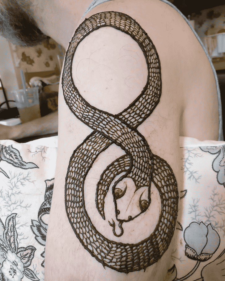 Mesmeric Snake Henna Design