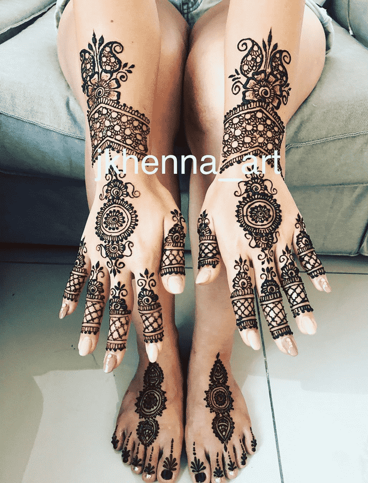 Appealing Solang Valley Henna Design