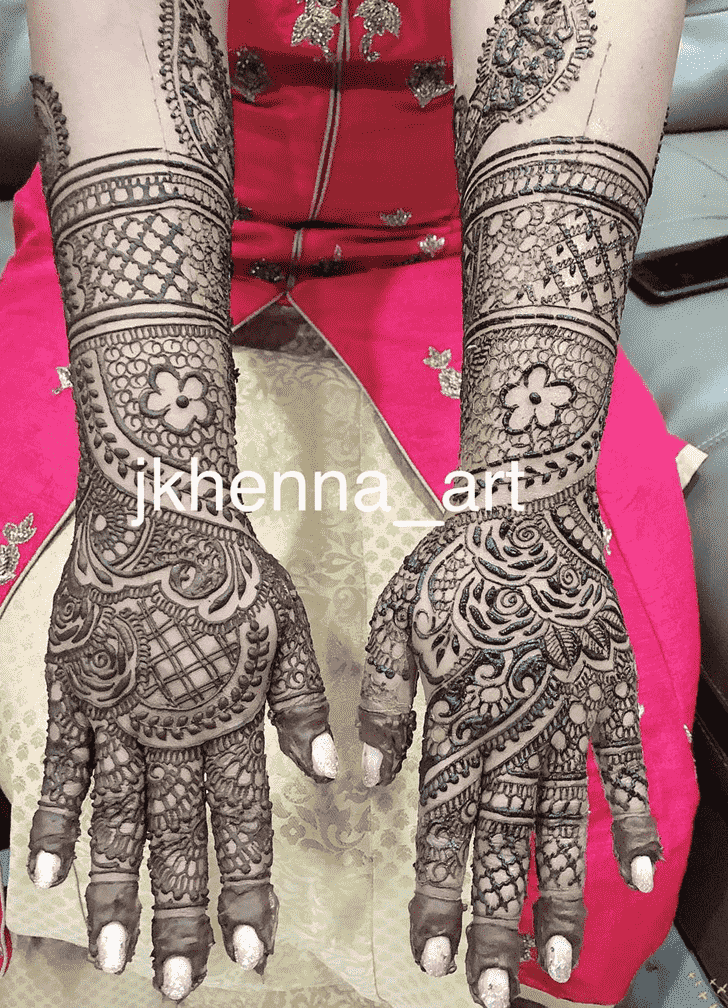 Charming Solang Valley Henna Design