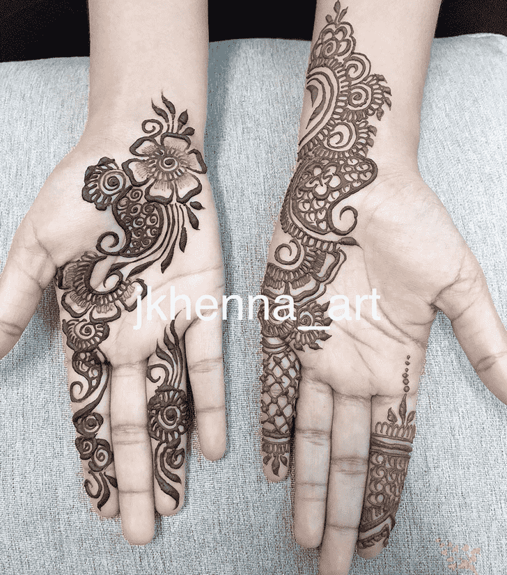 Enthralling Solang Valley Henna Design
