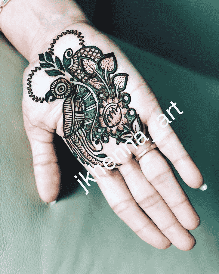 Refined Solang Valley Henna Design