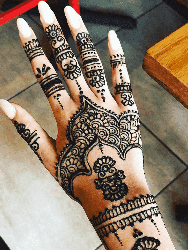Alluring South Indian Henna Design
