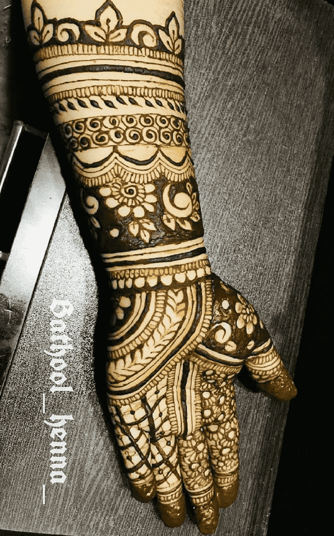 Classy South Indian Henna Design