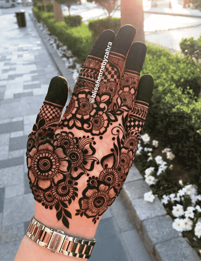 Fetching South Indian Henna Design