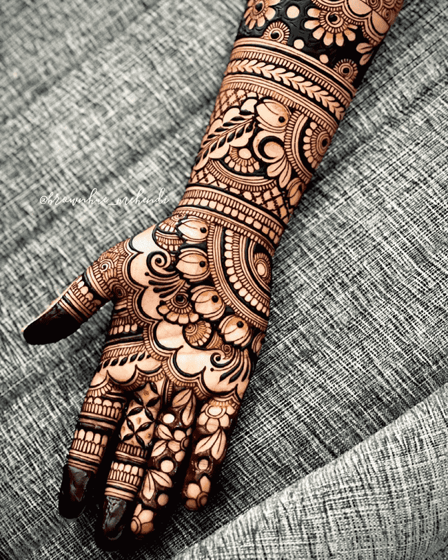 Magnetic South Indian Henna Design