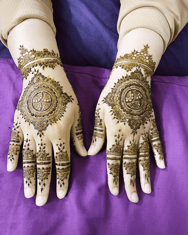 Captivating Srinagar Henna Design
