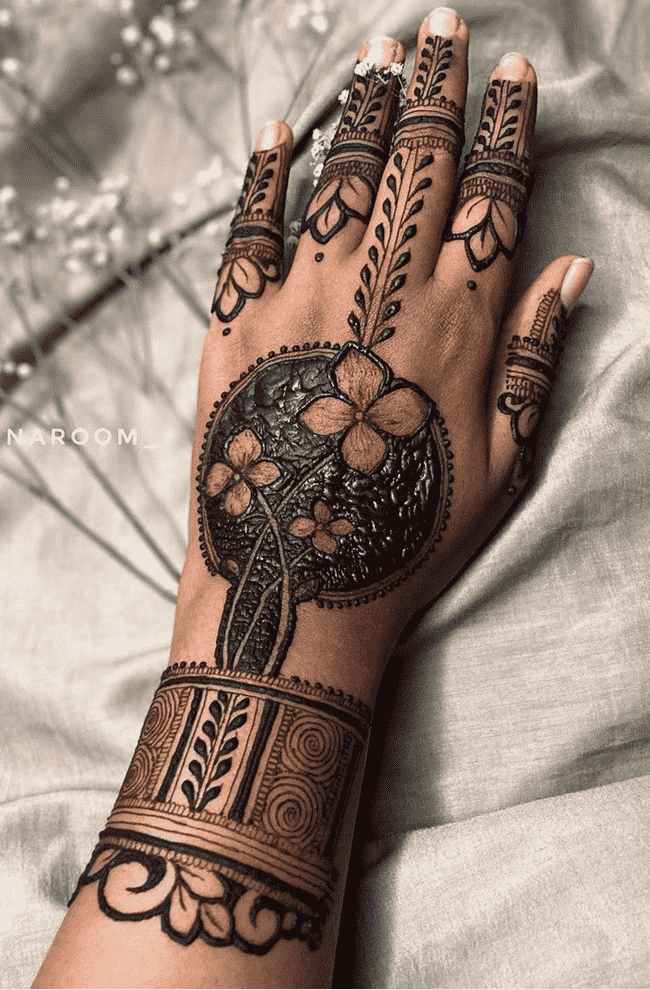 Delicate Srinagar Henna Design