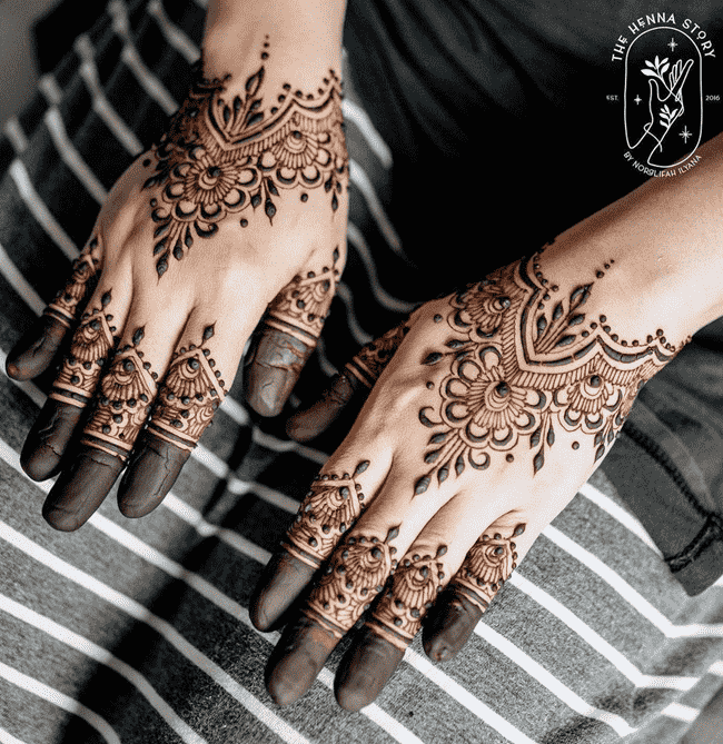 Fetching Srinagar Henna Design