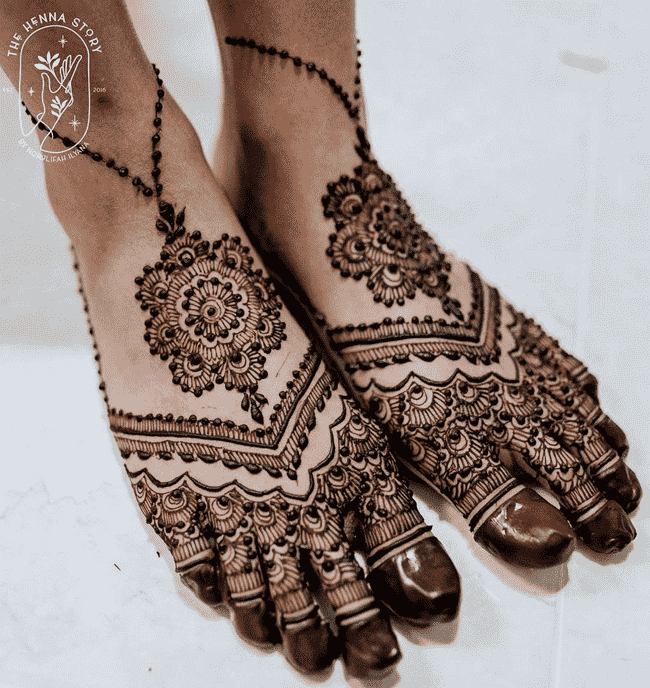 Inviting Srinagar Henna Design