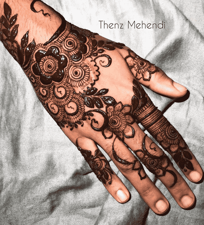 Shapely Srinagar Henna Design