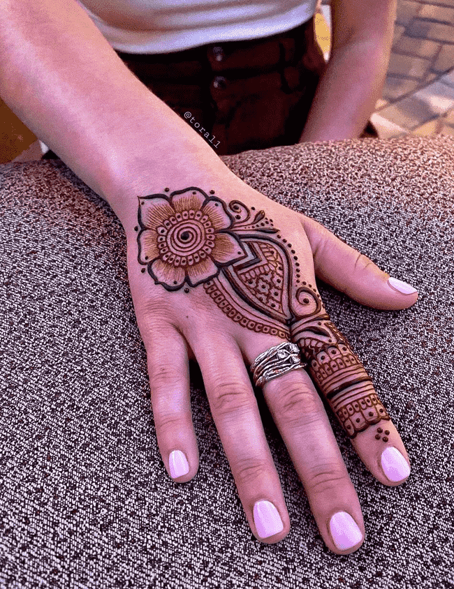 Stunning Srinagar Henna Design