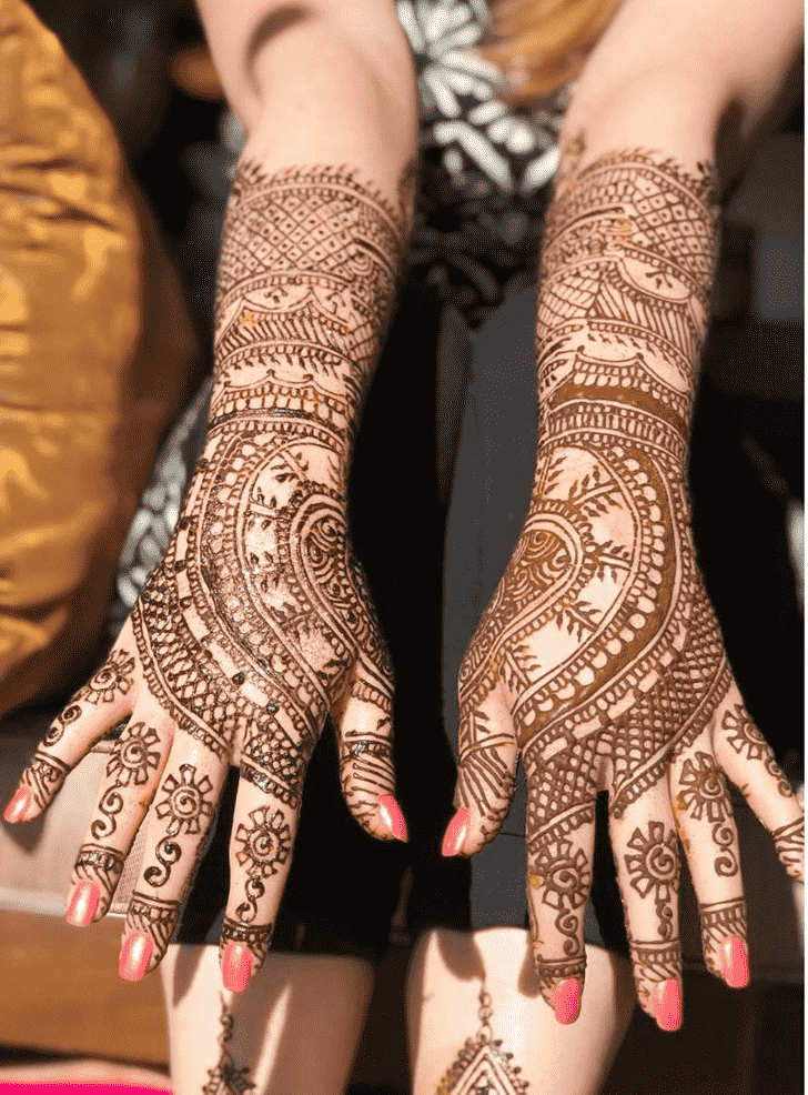 Bewitching Stunning Henna design