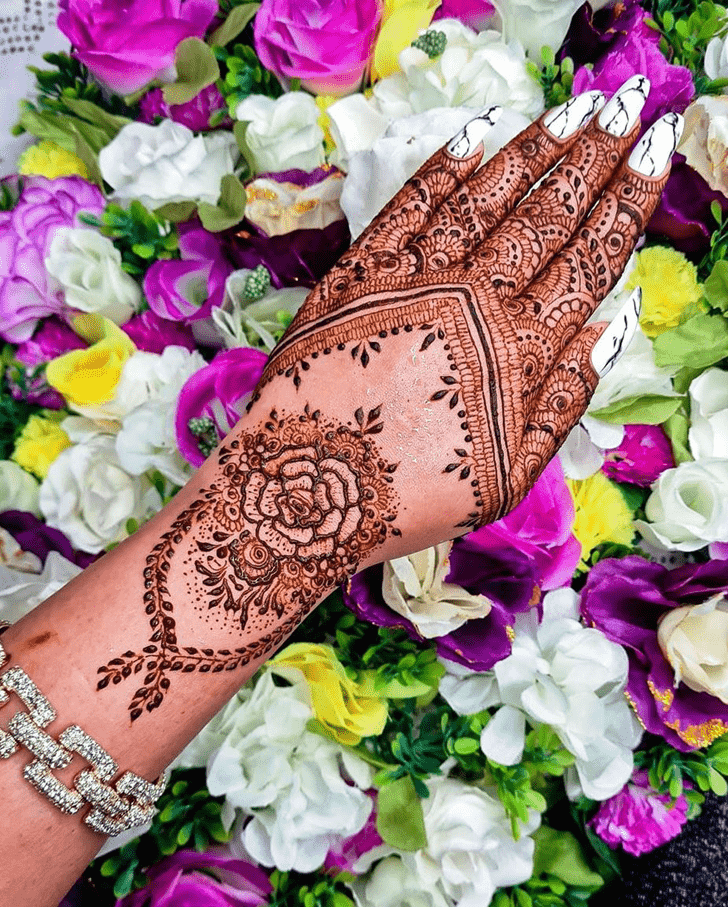 Enticing Stunning Henna design