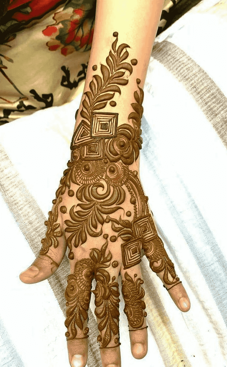 Inviting Stunning Henna design