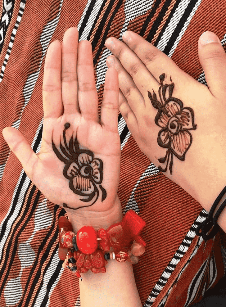 Mesmeric Stunning Henna design