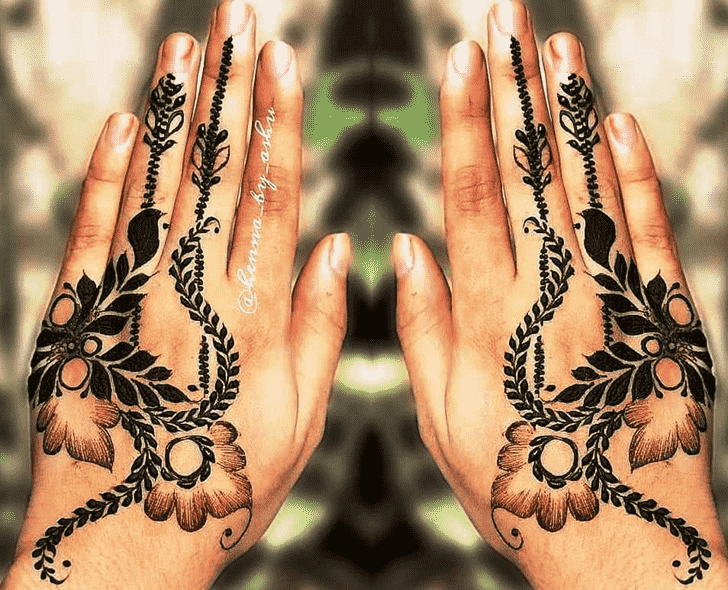 Charming Stylish Henna Design