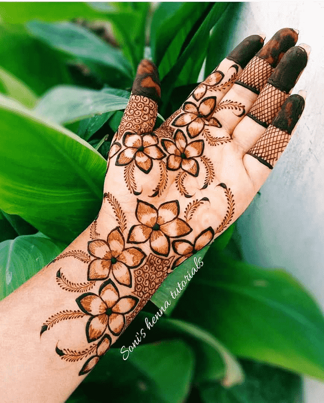 Adorable Sukkur Henna Design