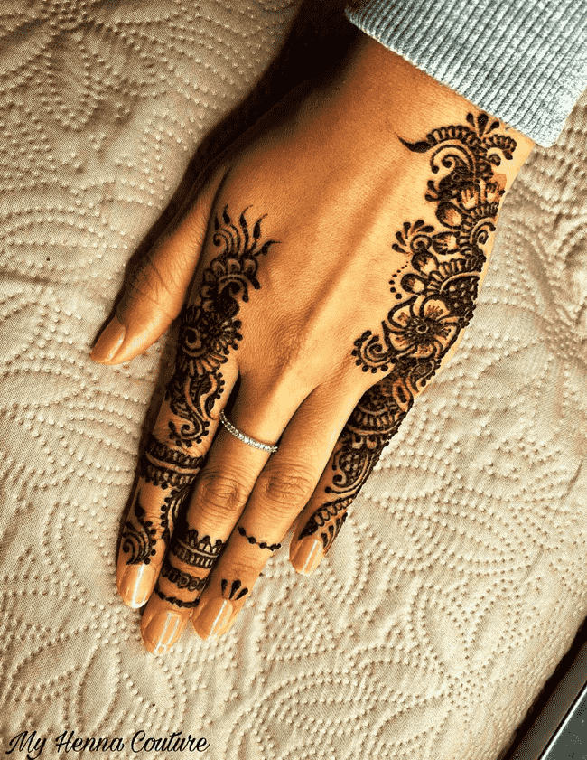 Delicate Sukkur Henna Design