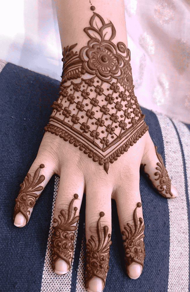 Fascinating Sukkur Henna Design