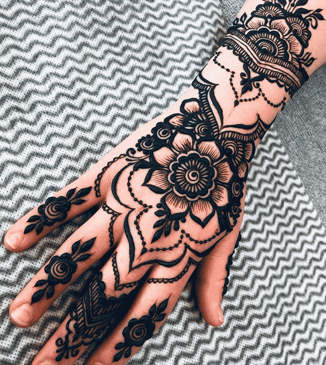 Awesome Sukkur Henna Design