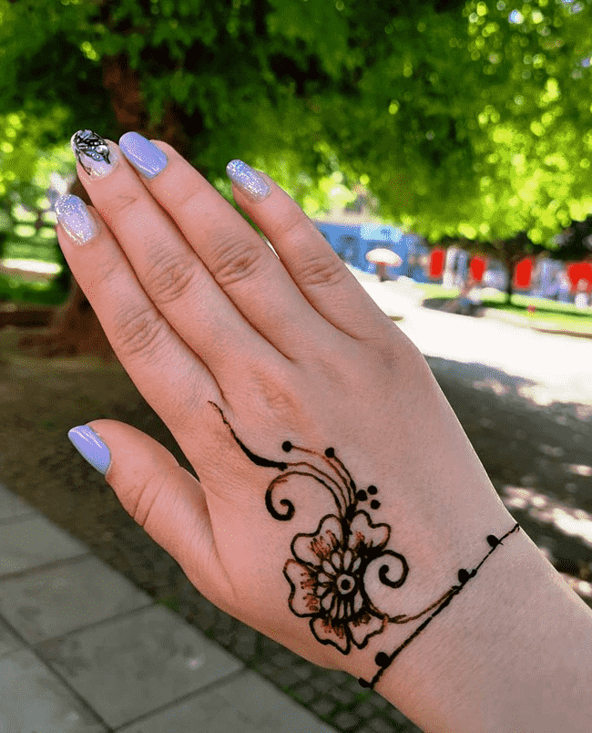 Stunning Sukkur Henna Design