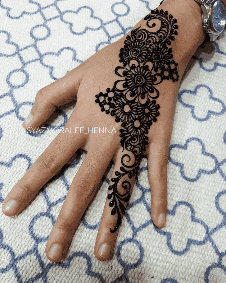 Captivating Surat Henna Design