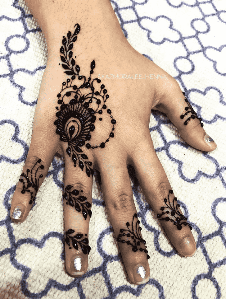 Magnetic Surat Henna Design