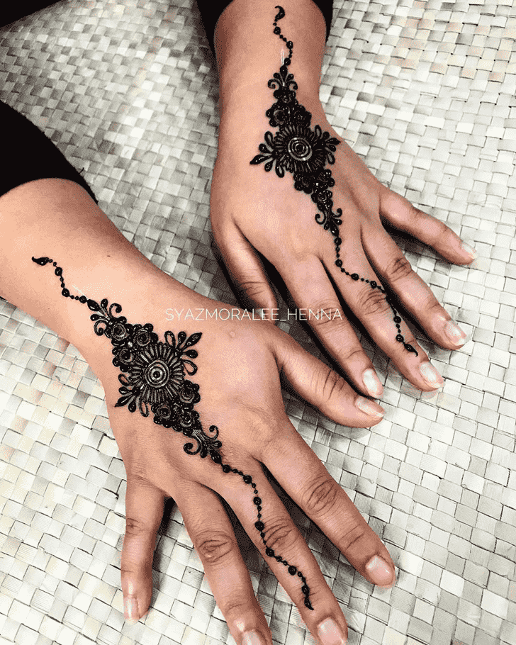 Shapely Surat Henna Design