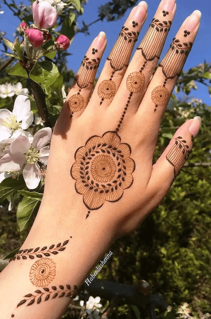 Shapely Sweden Henna Design