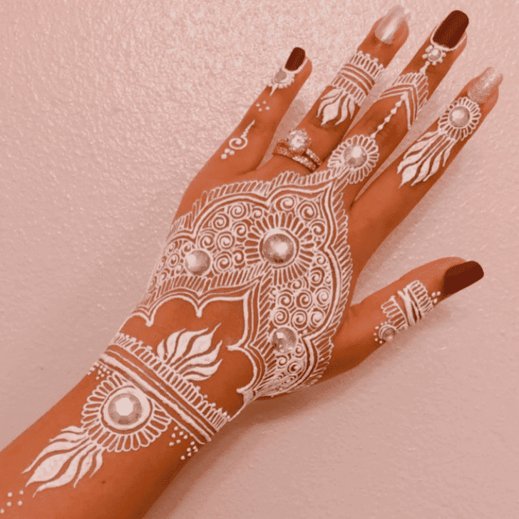Admirable Teej Mehndi Design on Palm