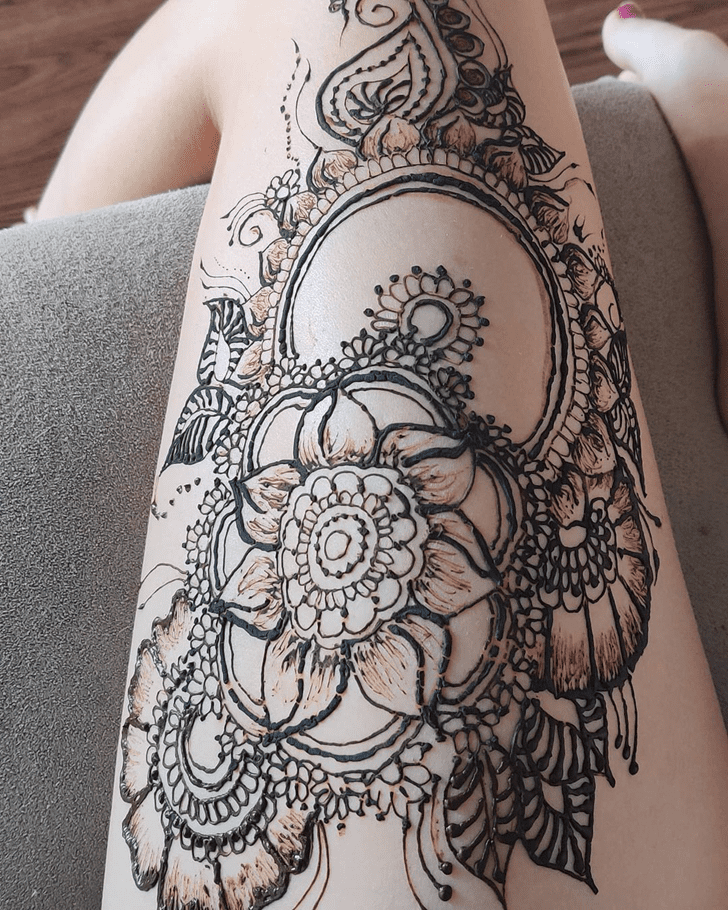 Enticing Thigh Henna Design