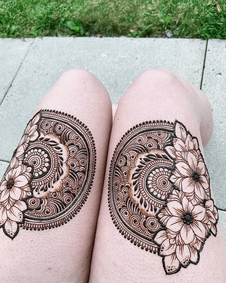 Wonderful Thigh Henna Design