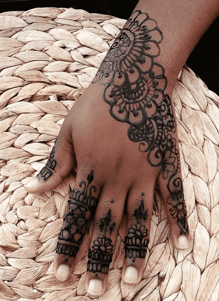 Mesmeric Thiruvananthapuram Henna Design