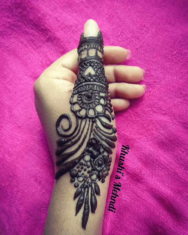 Alluring Thumb Henna Design