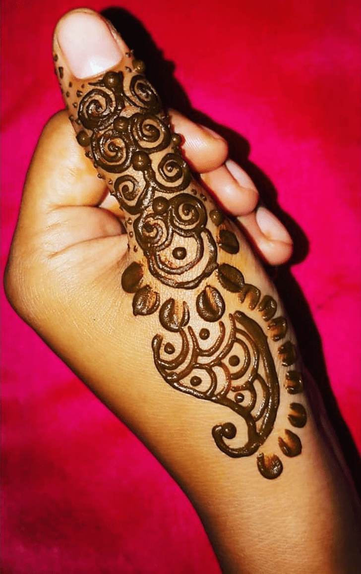 Angelic Thumb Henna Design