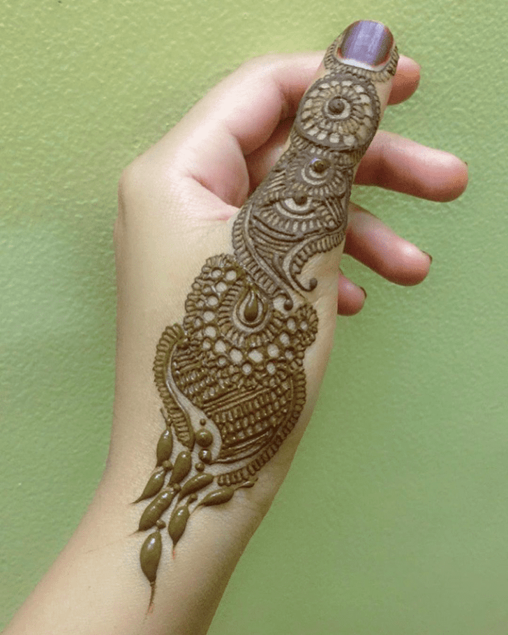 Charming Thumb Henna Design