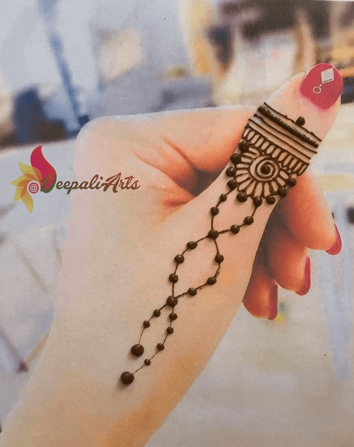 Comely Thumb Henna Design