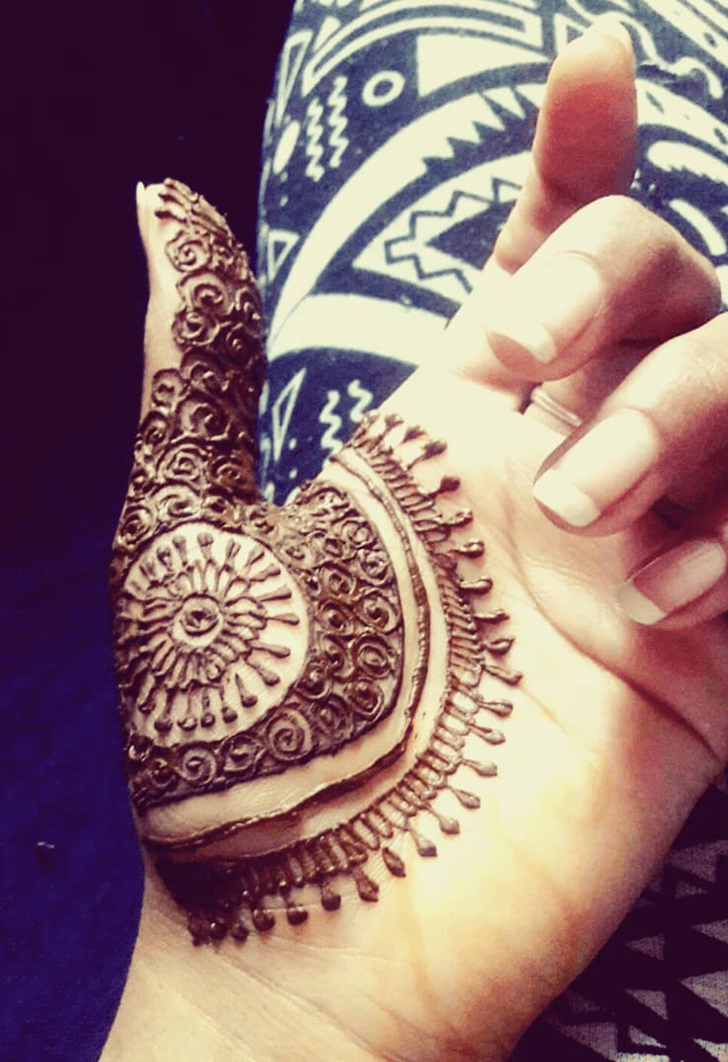 Gorgeous Thumb Henna Design
