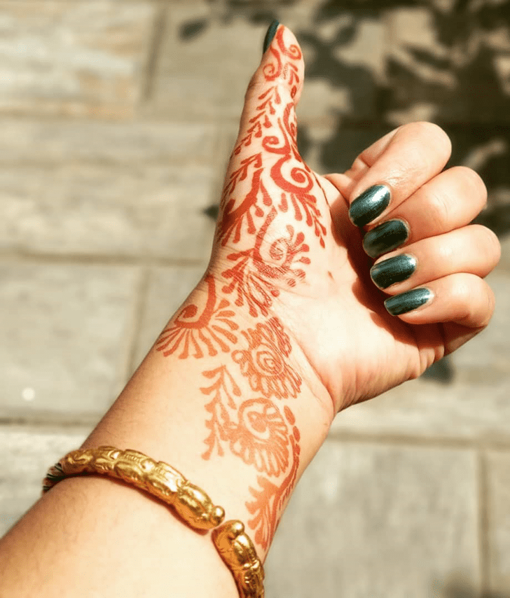 Graceful Thumb Henna Design