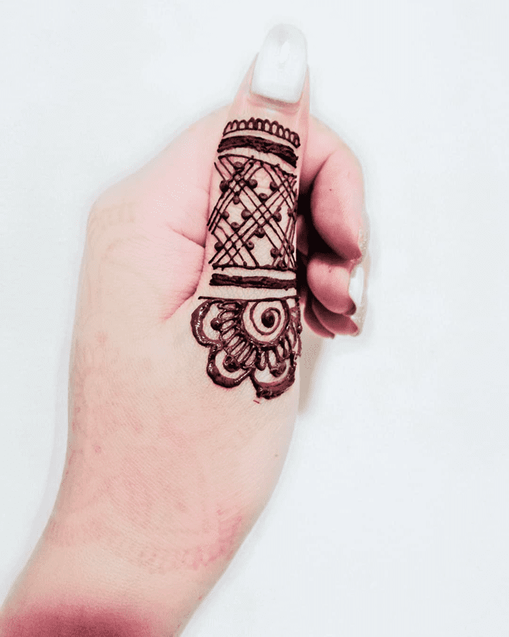 Ideal Thumb Henna Design