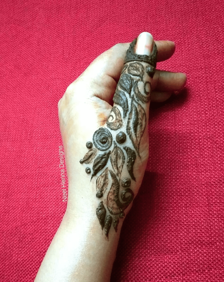Pretty Thumb Henna Design