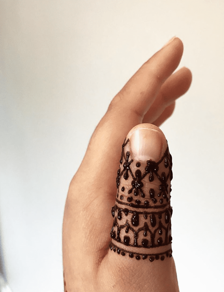 Pulchritudinous Thumb Henna Design