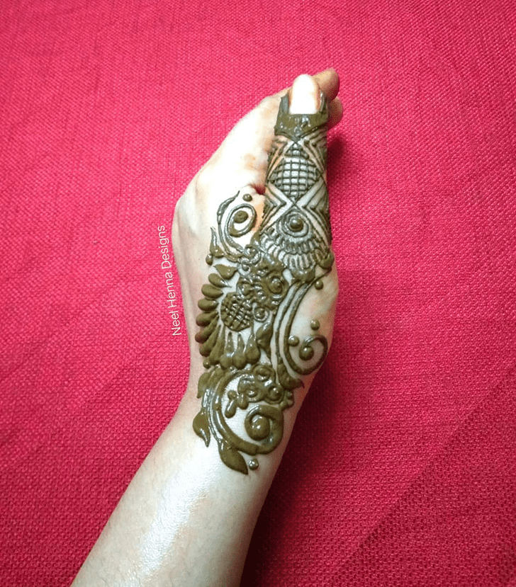 Ravishing Thumb Henna Design