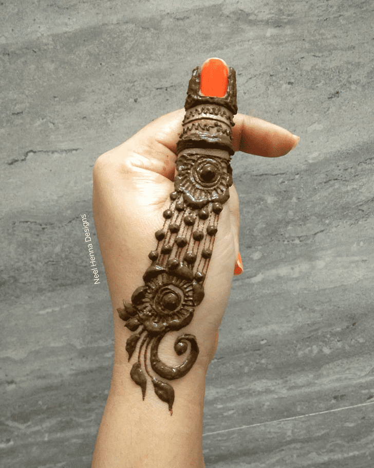 Splendid Thumb Henna Design