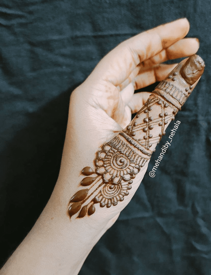 Stunning Thumb Henna Design